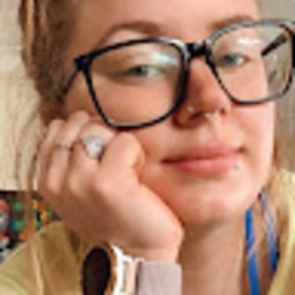 Meet your Posher, Cassandra - Picture 1 of 1